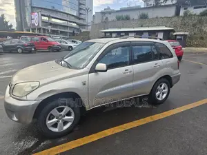 Toyota RAV4 1.8 2005 Gold