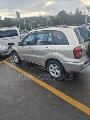 Toyota RAV4 1.8 2005 Gold