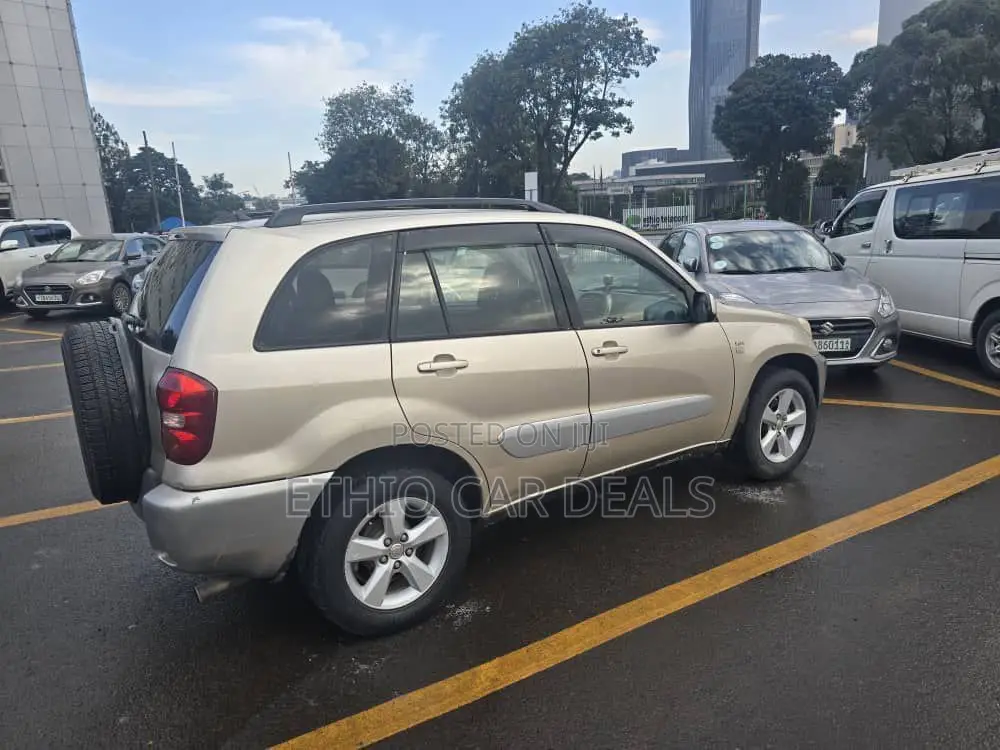 Toyota RAV4 1.8 2005 Gold