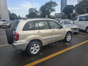 Toyota RAV4 1.8 2005 Gold