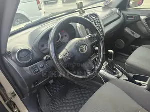 Toyota RAV4 1.8 2005 Gold