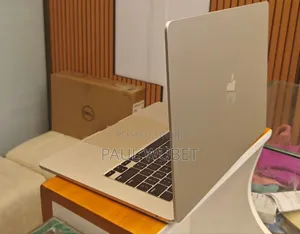 New Laptop Apple MacBook Air 2022 M2 8GB Apple M3 Max SSD 256GB