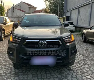 Toyota Hilux 2022 Gray