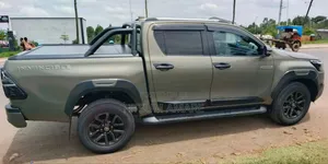 Toyota Hilux 2022 Gray