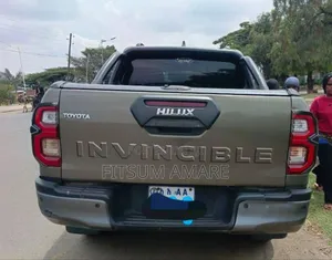 Toyota Hilux 2022 Gray