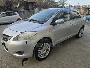 Toyota Yaris 2010 Silver