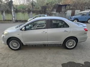 Toyota Yaris 2010 Silver