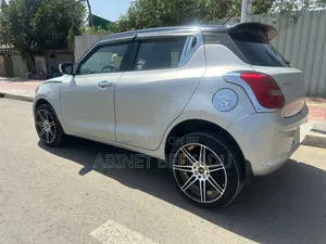 Suzuki Swift 2021 Silver