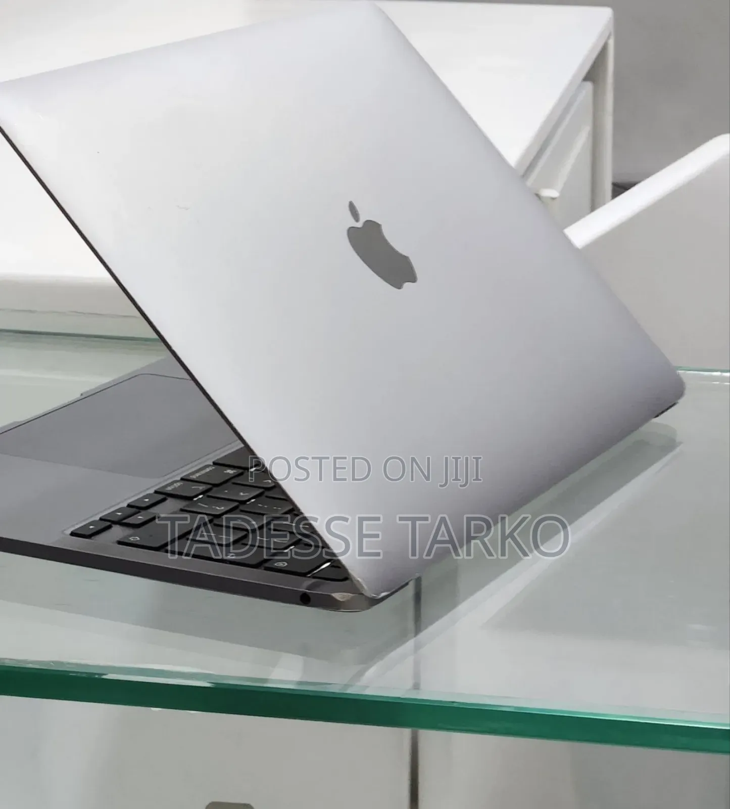 New Laptop Apple MacBook Pro M1 8GB Apple M1 SSD 256GB