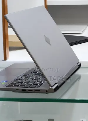 New Laptop Apple MacBook Pro 2021 M1 32GB Apple M1 Pro SSD 512GB