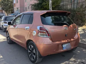Toyota Vitz 1.0 FWD 3dr 2010 Orange