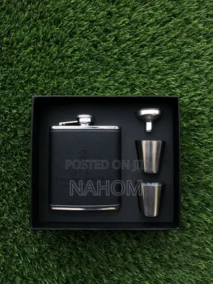 Johnnie Walker Hip Flask Gift Set - Leather + 2 Cups + Funnel