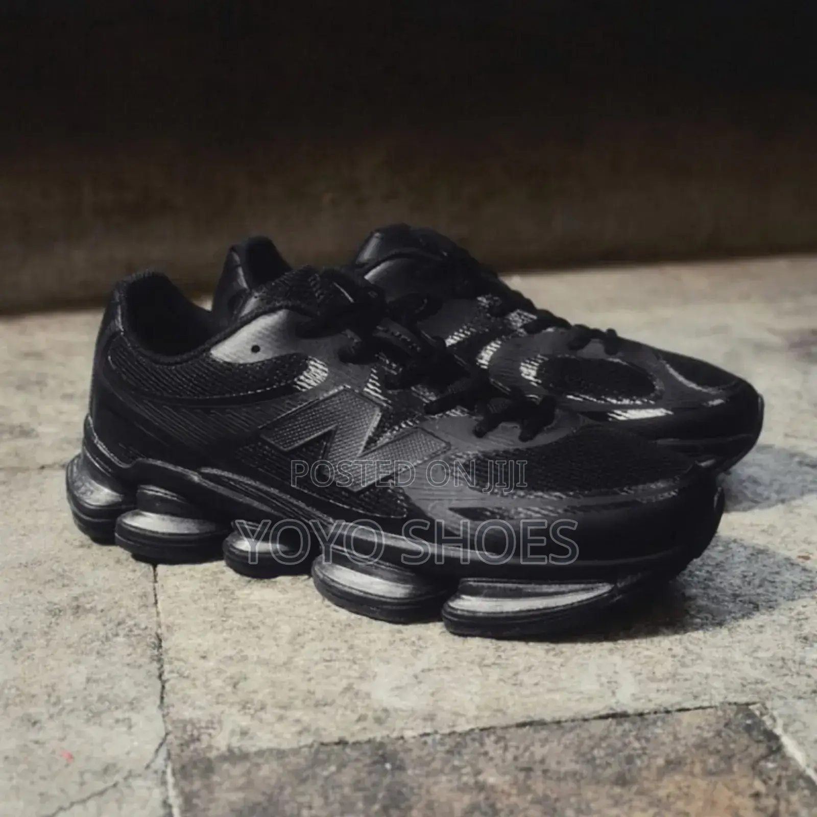 New Balnce Unisex Abzorb 2000.Black Sneaker