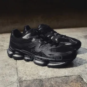 New Balnce Unisex Abzorb 2000.Black Sneaker