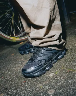 New Balnce Unisex Abzorb 2000.Black Sneaker