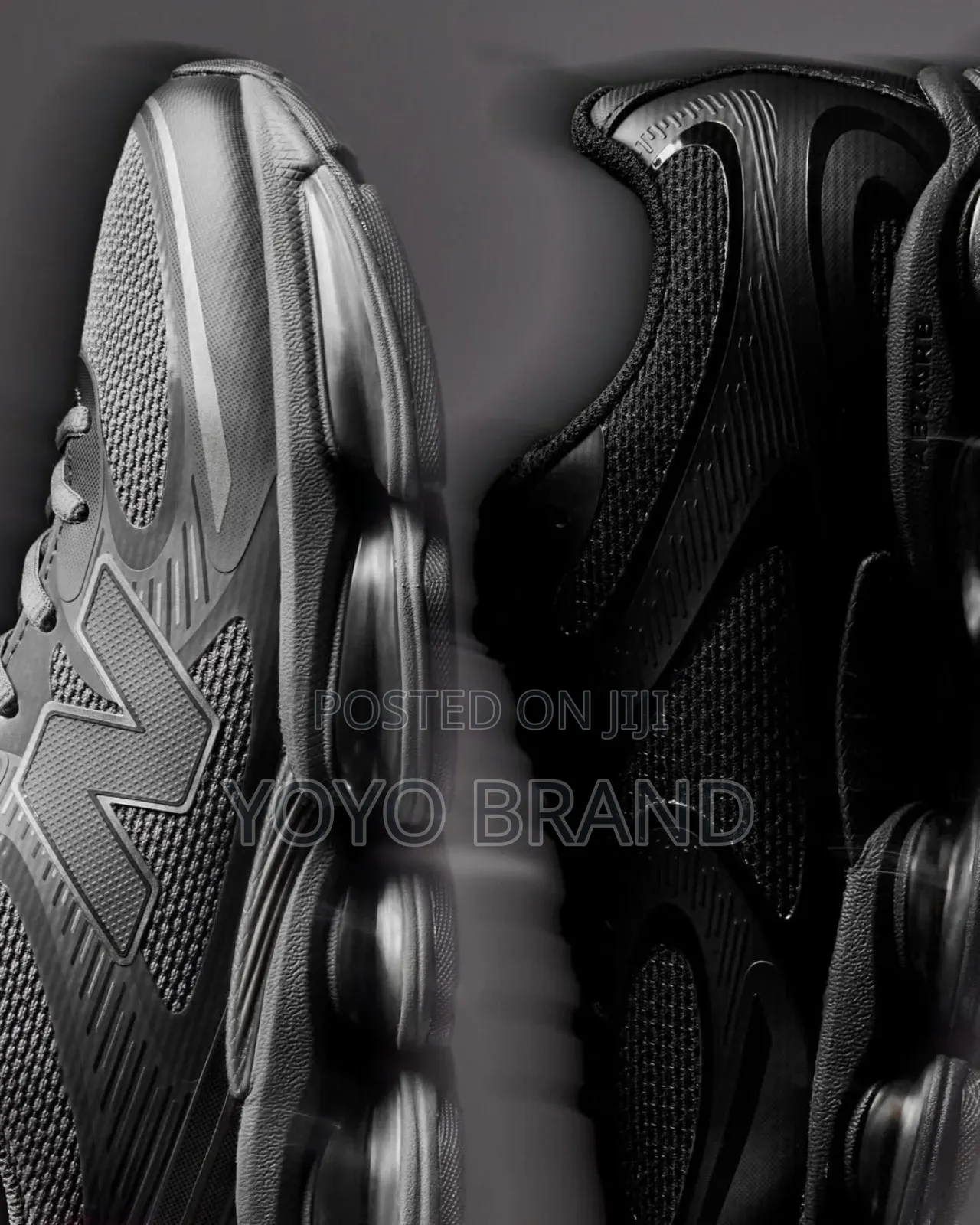 New Balnce Unisex Abzorb 2000.Black Sneaker