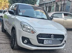 Suzuki Swift 2022 White