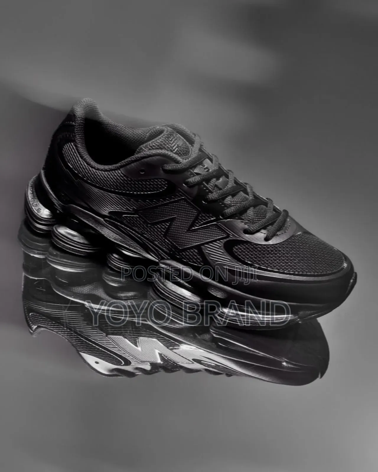 New Balnce Unisex Abzorb 2000.Black Sneaker