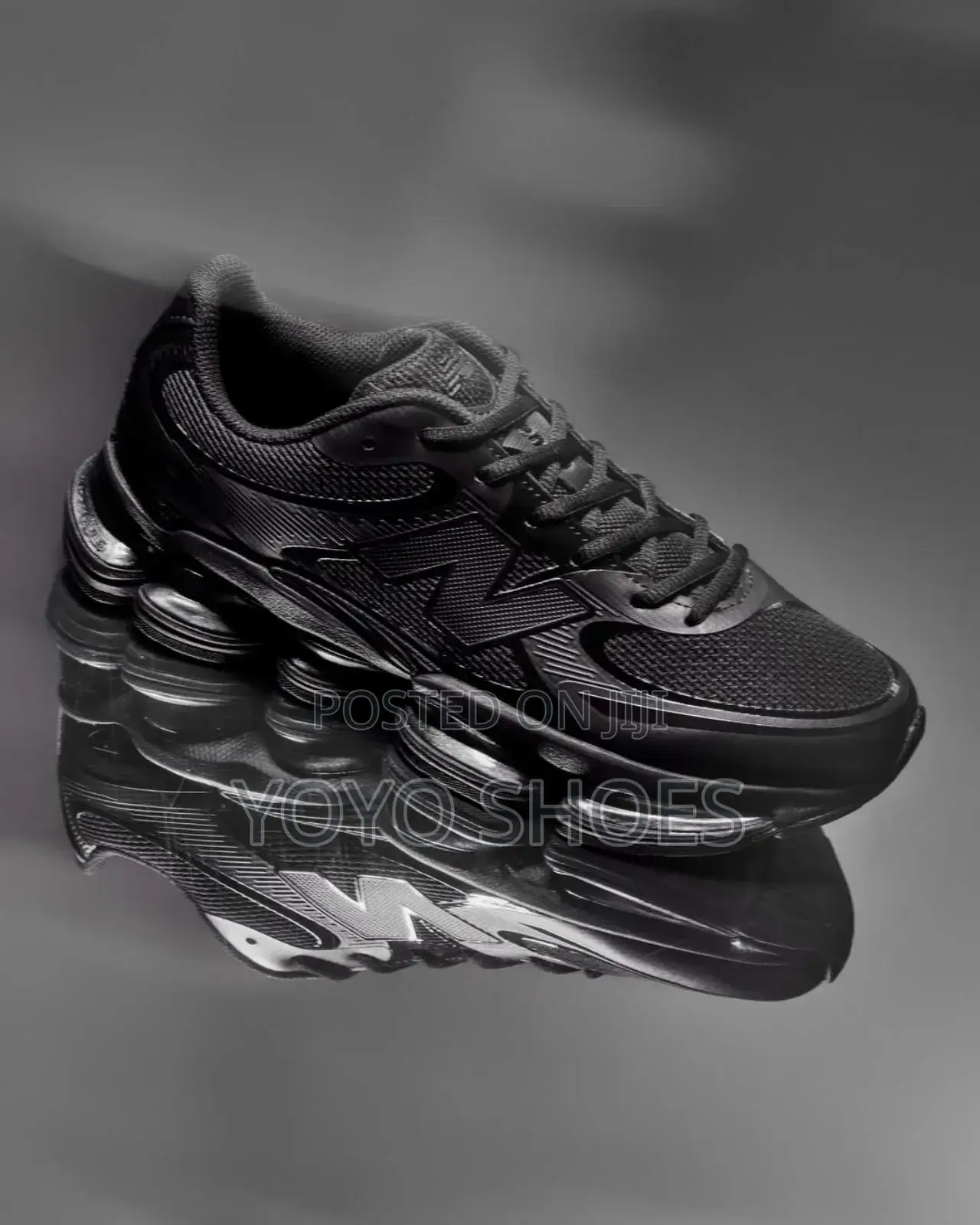 New Balnce Unisex Abzorb 2000.Black Sneaker