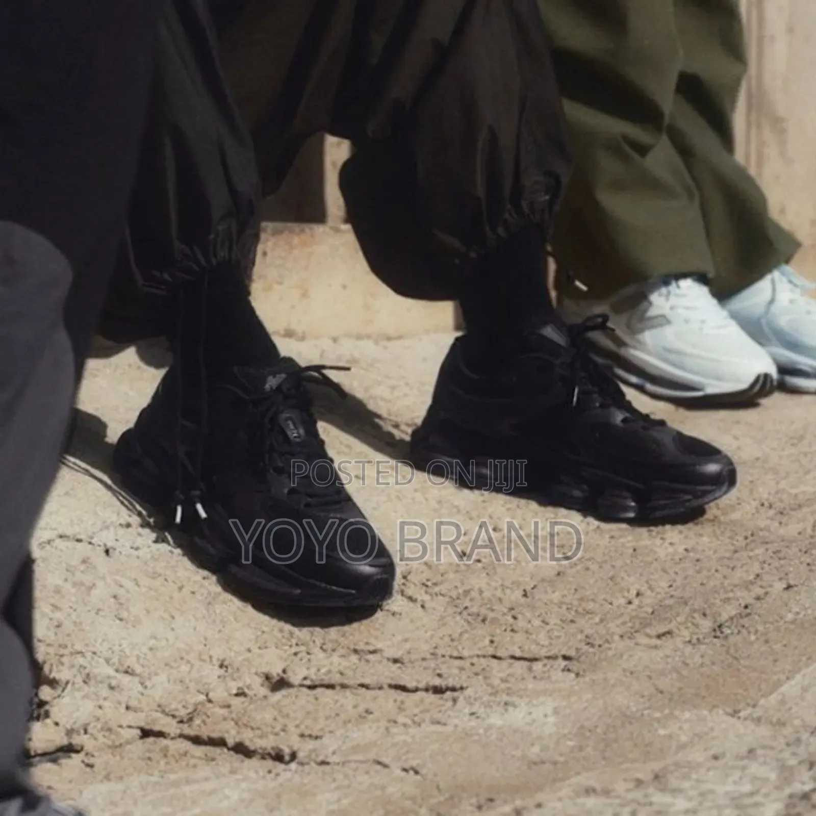 New Balnce Unisex Abzorb 2000.Black Sneaker