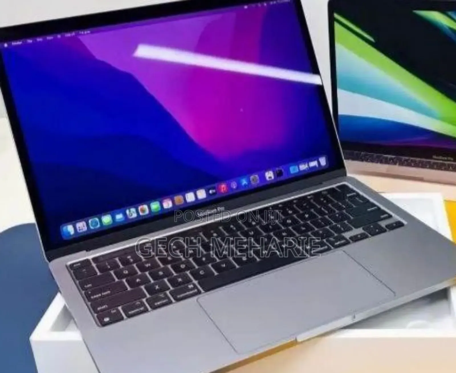 New Laptop Apple MacBook Pro 2020 M1 8GB Apple M1 Pro SSD 256GB