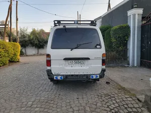 Toyota HiAce 2004 White