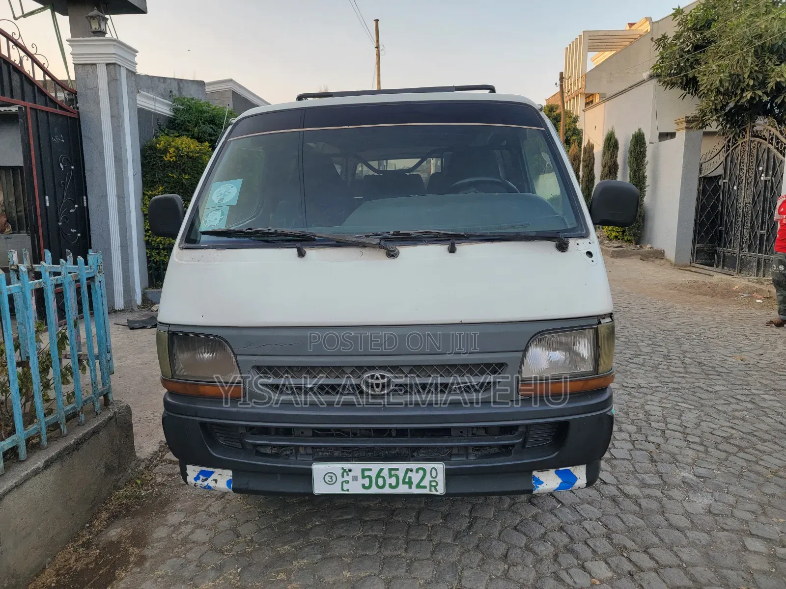 Toyota HiAce 2004 White