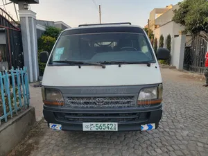Toyota HiAce 2004 White