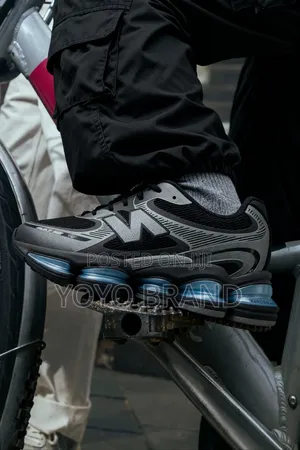 New Balance Abzorb 2000 Black/Dark Silver Fashion Shoes