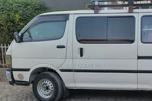 Toyota HiAce 2004 White