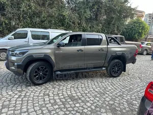 Toyota Hilux 2022 Gray