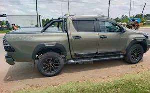 Toyota Hilux 2022 Gray