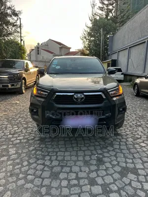 Toyota Hilux 2022 Gray