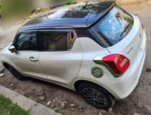 Suzuki Swift 2022 White