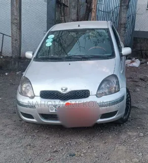 Toyota Vitz 2002 Silver