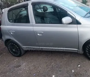Toyota Vitz 2002 Silver