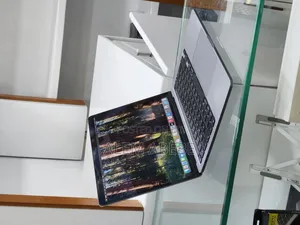 New Laptop Apple MacBook Pro M1 8GB Apple M1 Pro SSD 256GB