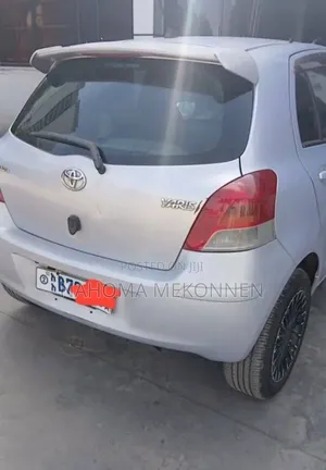 Toyota Yaris 2010 Silver
