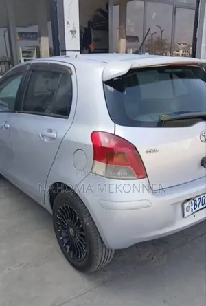 Toyota Yaris 2010 Silver