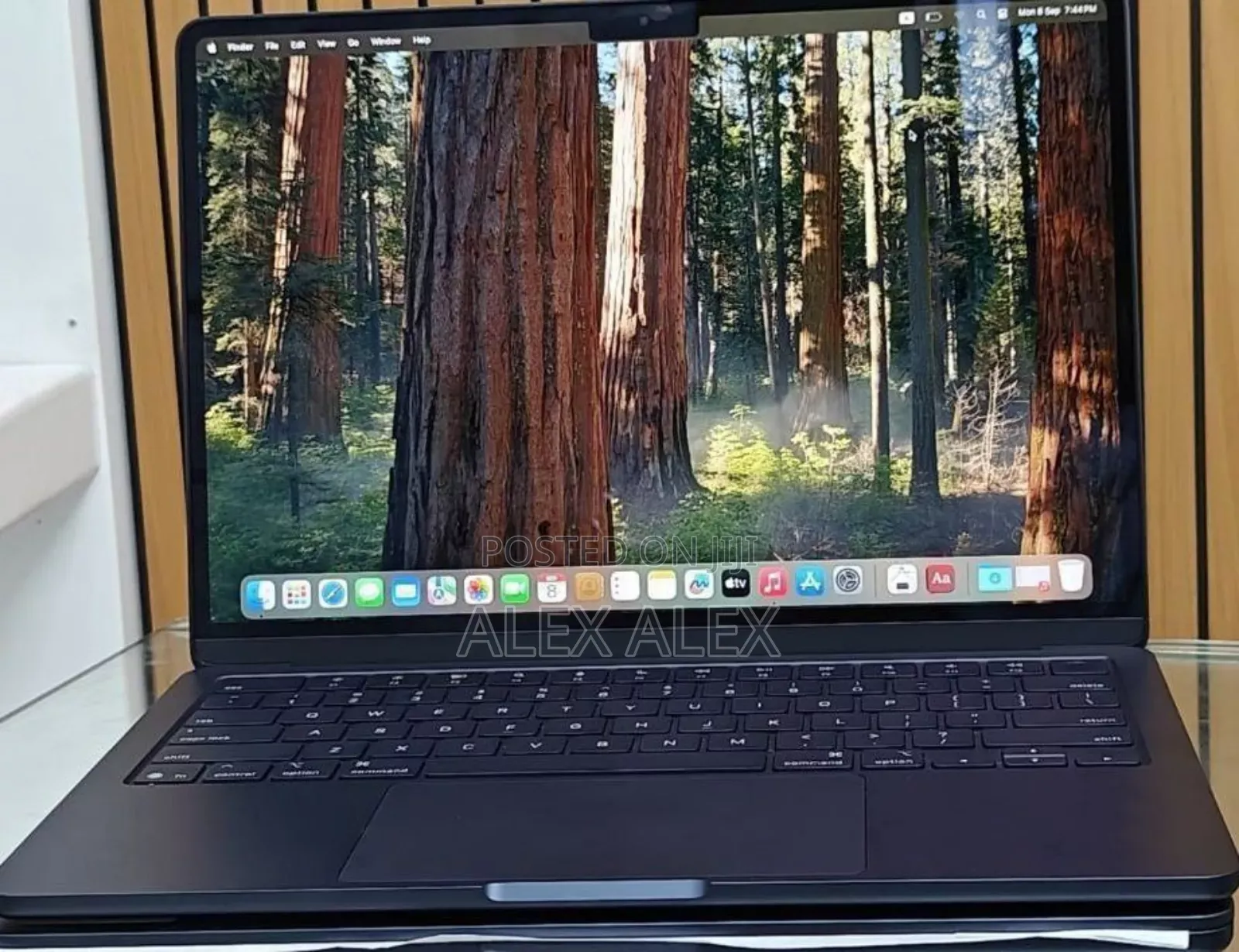 New Laptop Apple MacBook Air 2025 M4 13-Inch 16GB Apple M4 SSD 256GB