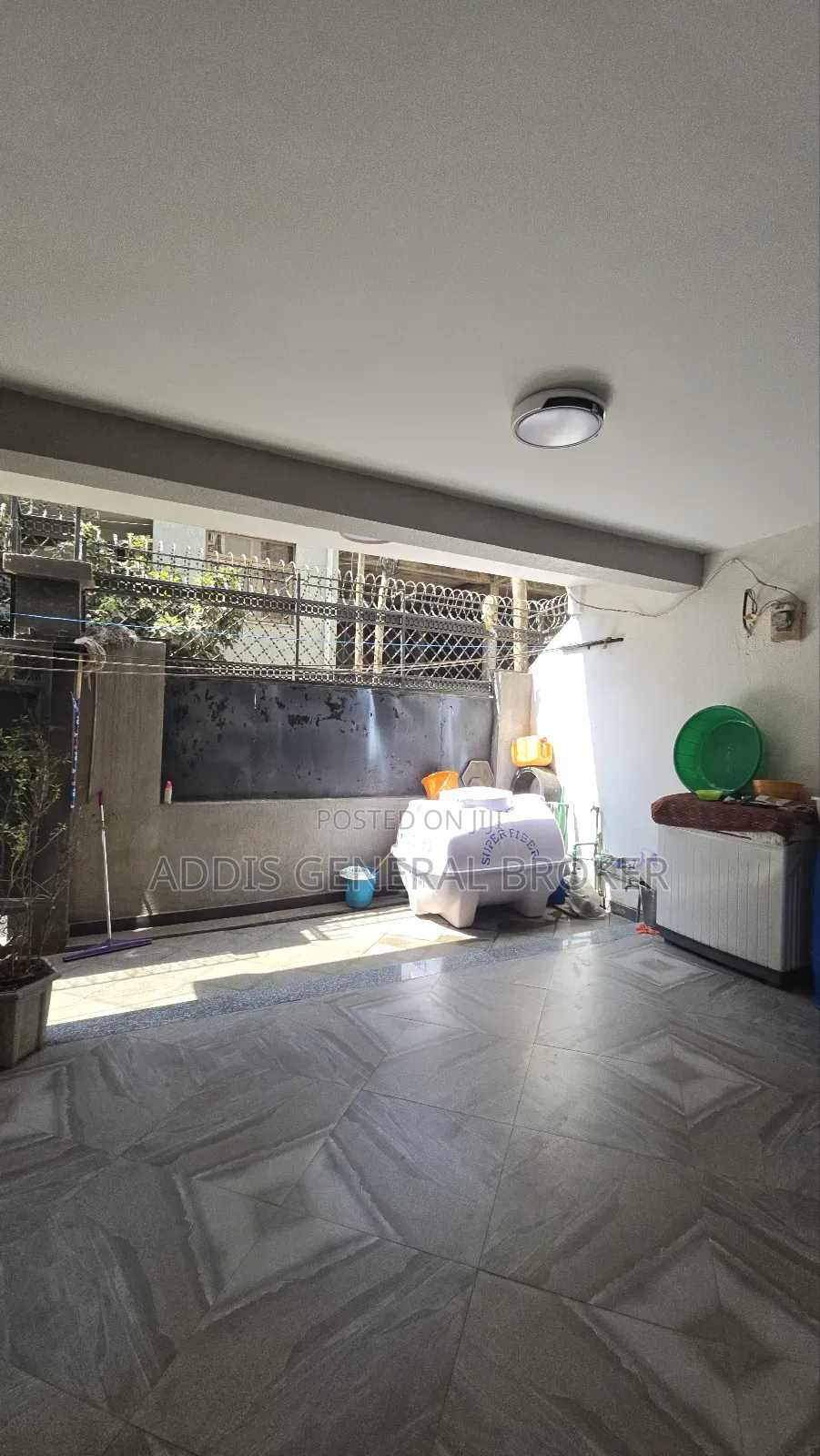 5bdrm House in ለቡ, Nifas Silk-Lafto for sale