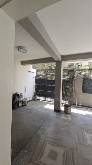 5bdrm House in ለቡ, Nifas Silk-Lafto for sale