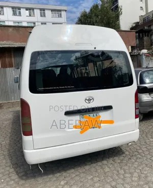 Toyota HiAce 2010 White