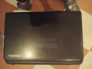 Laptop Toshiba Satellite C55 4GB Intel Core 3 HDD+SSD 512GB