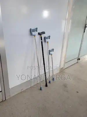 Walking Stick黛日enhance Visibility in Low-Light Conditions.