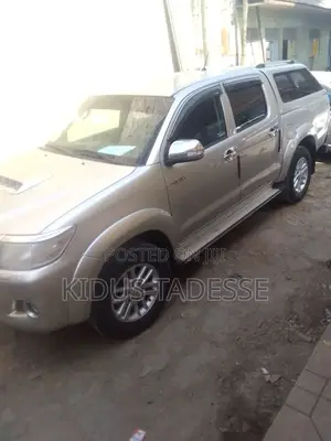 Toyota Hilux 3.0 D-4D 4x4 2014 Silver