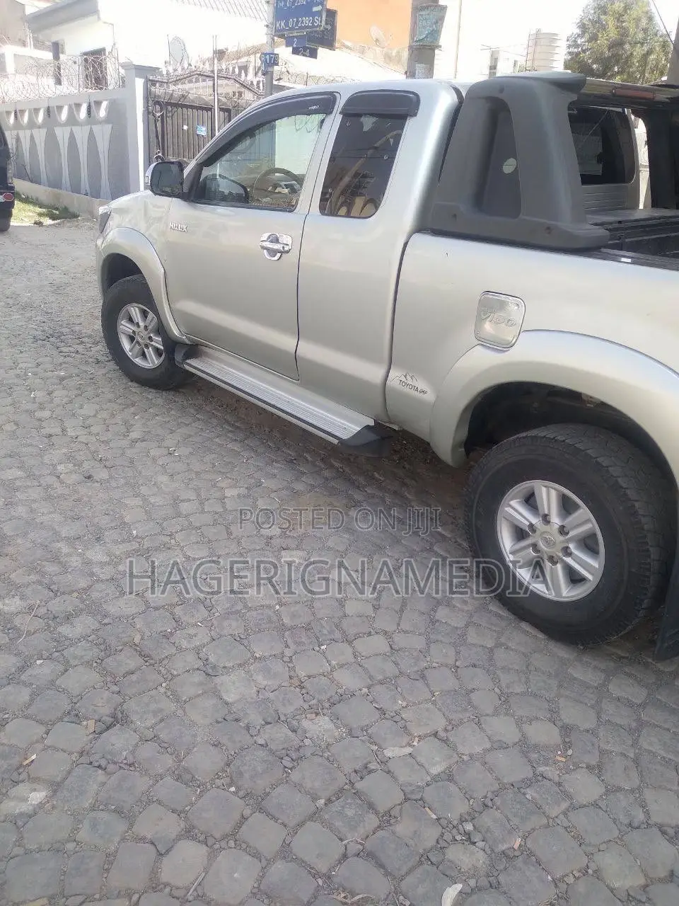 Toyota Hilux 2013 Gray