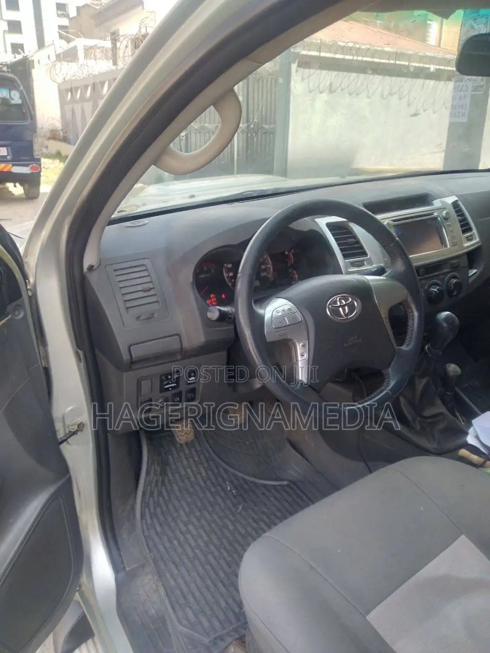Toyota Hilux 2013 Gray