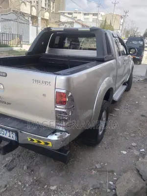 Toyota Hilux 2013 Gray
