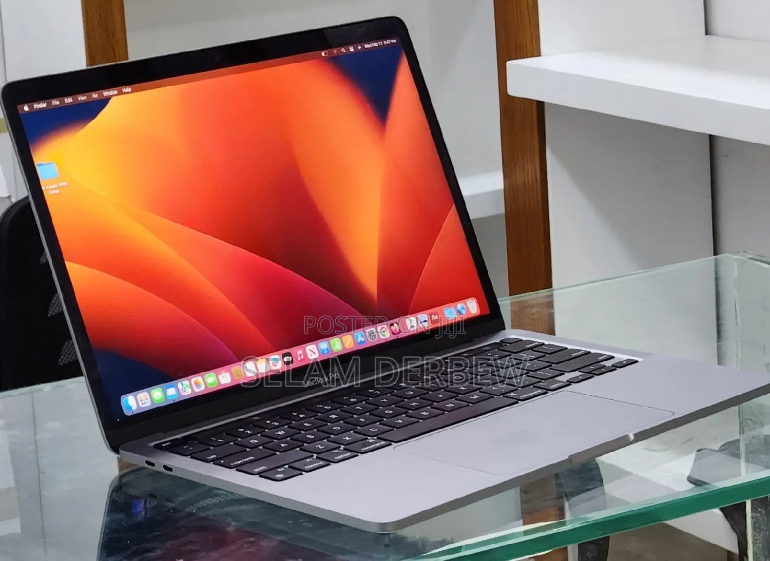 New Laptop Apple MacBook Pro 2022 M2 8GB Apple M2 SSD 256GB